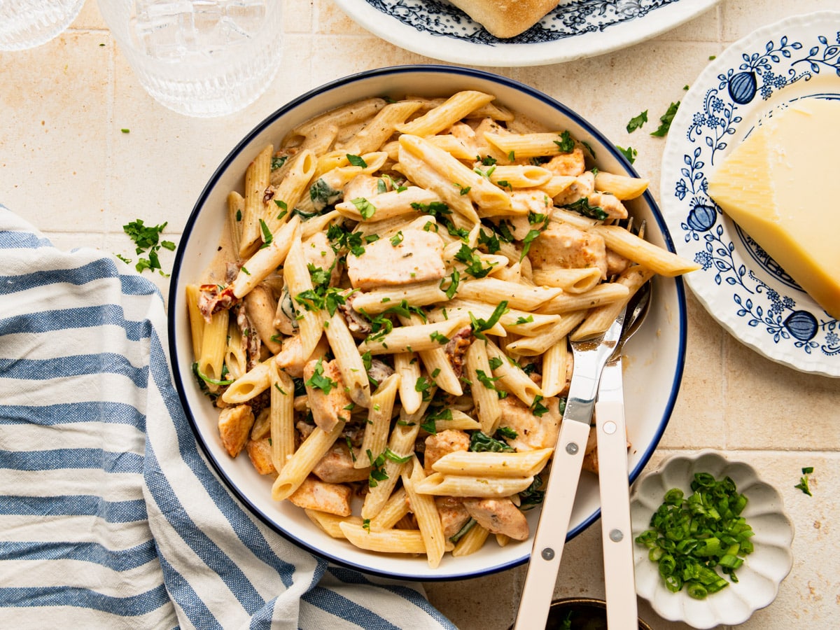 Minute Creamy Tuscan Chicken Pasta: Your Weeknight Hit